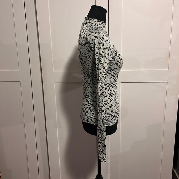 NWOT Free People Movement Lightweight Active Layering Long Sleeve Top xs - Picture 4 of 5